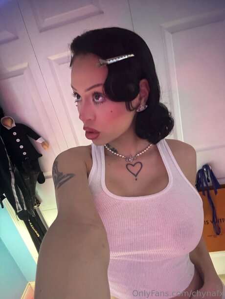 Iwantchyna adult star pic