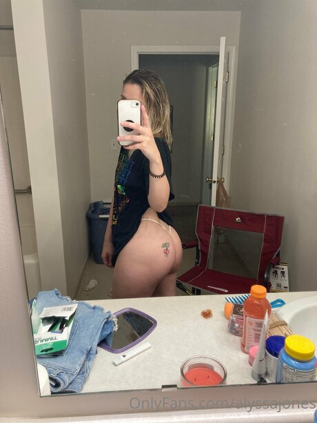 Alyssajones model adult pic