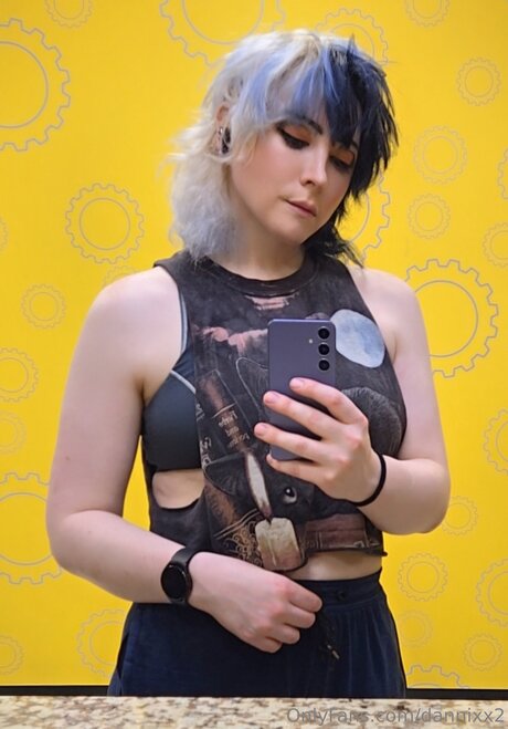 Dannixx2 model erotic photos