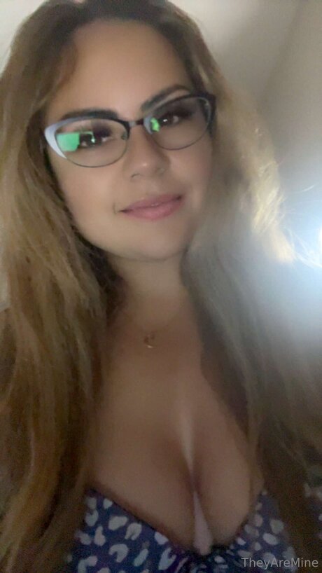 U217598164 xxx model photo