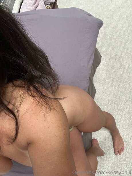 Krissyphill model top photo