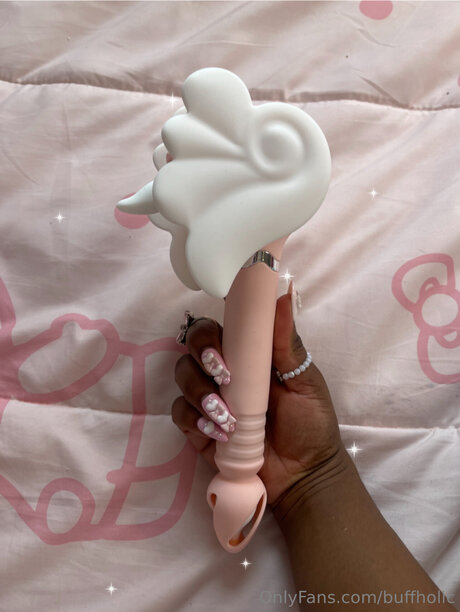 Buffholic actress photos