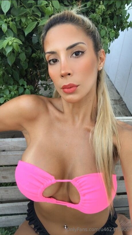 Lolavippp model perfect pictures