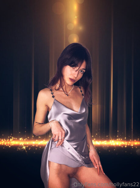 Hollyfans22 exclusive actress picture