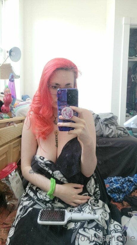 Foxhasshame model xxx pic