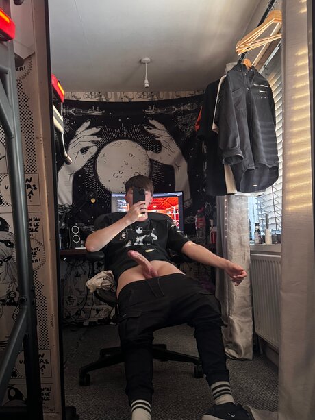 Thebeeb0i model hot images