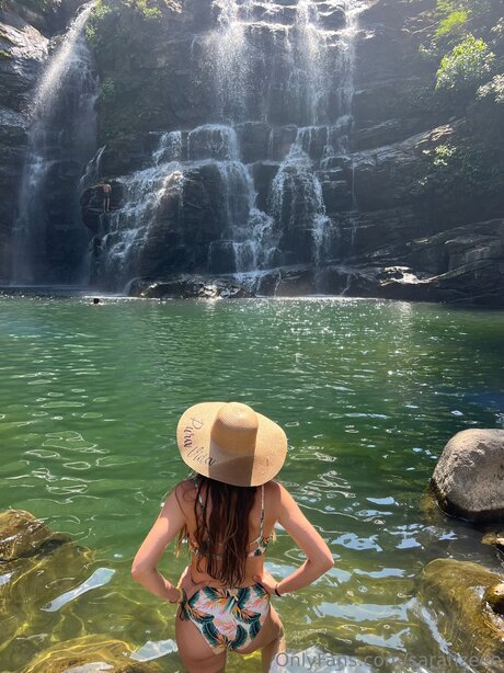 Sarahzeee star erotic archive