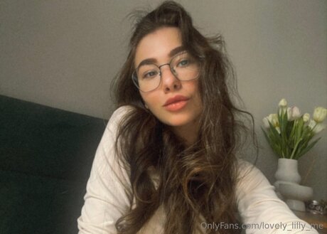 Lovely Lilly Me xxx actress picture