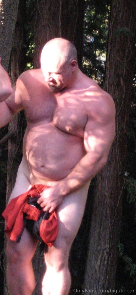 Bigukbear model porn photos