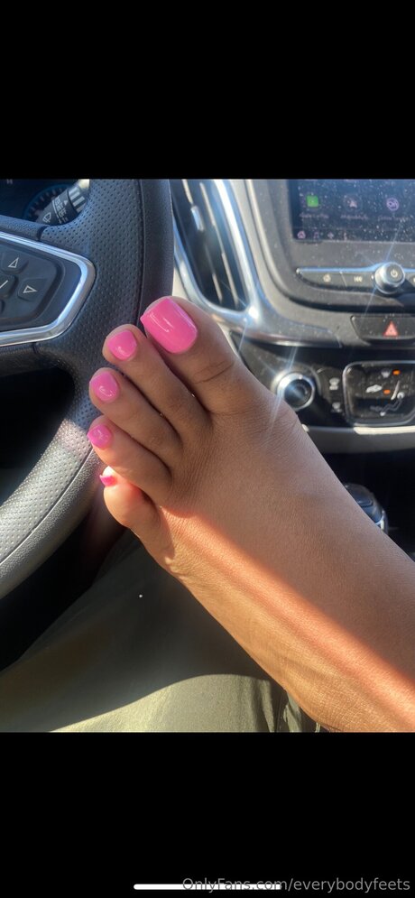 Everybodyfeets exclusive model images