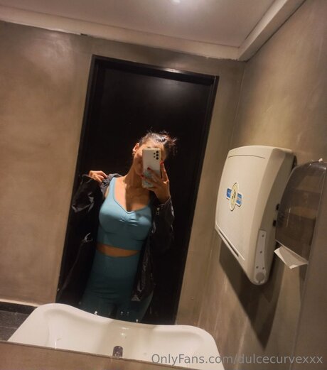 Dulcecurvexxx pornstar naked picture