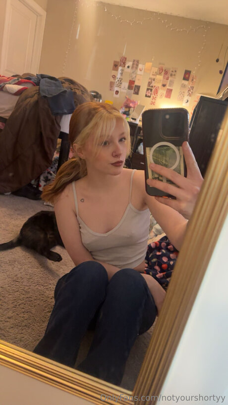 Notyourshortyy model porn image