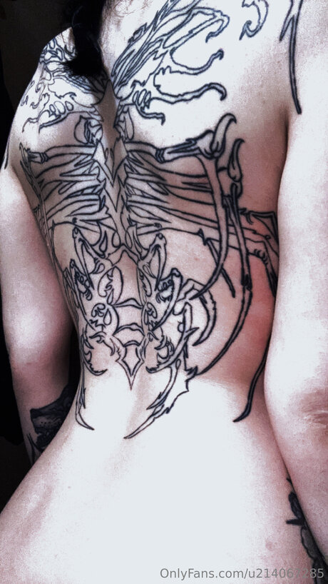 U214067285 hot model image