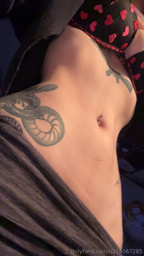 U214067285 hd model photos