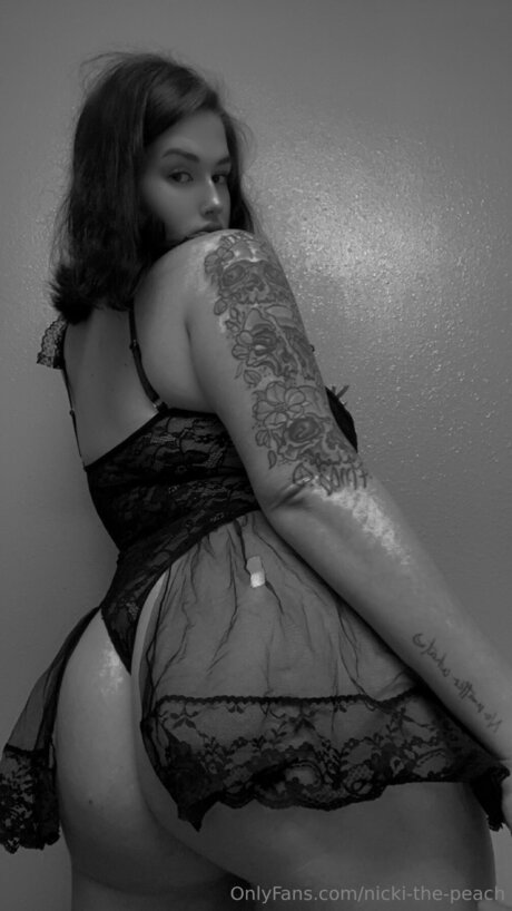 Nicki The Peach beautiful model image