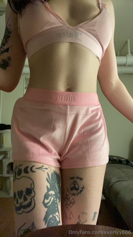 Everlyy666 naked pornstar pic