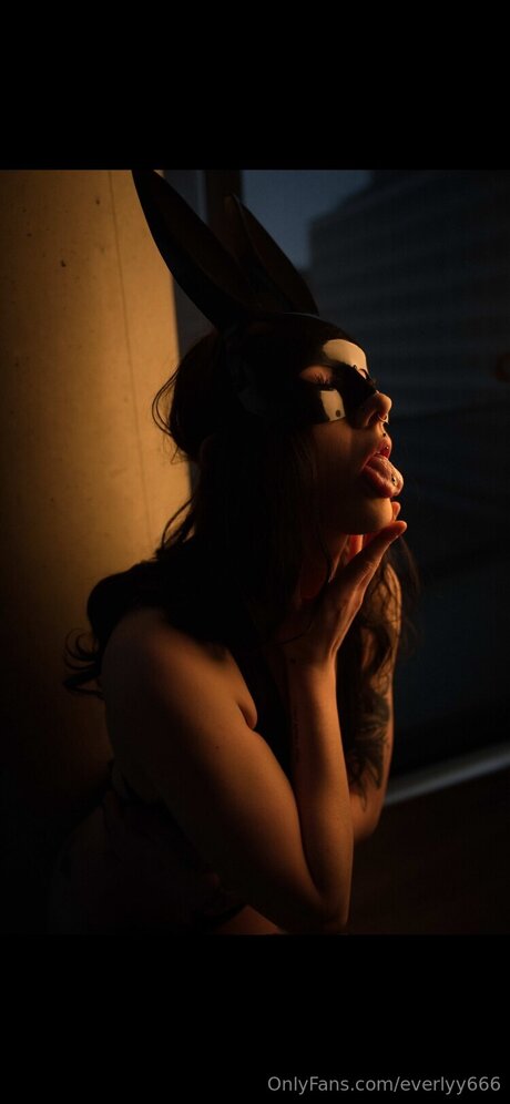 Everlyy666 art model picture