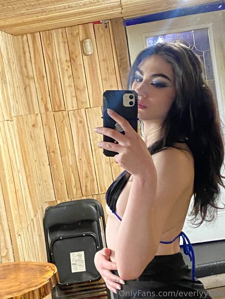Everlyy666 naked star photo