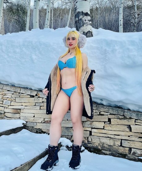 Windy Girk pornstar adult photo