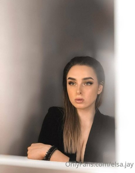 Elsa Jay pornstar sex photo