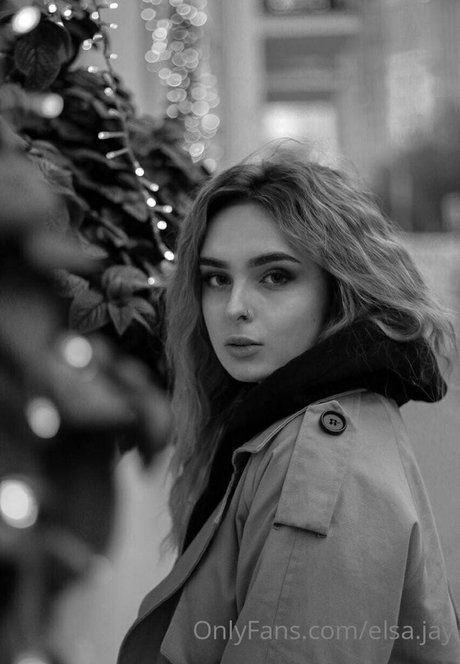 Elsa Jay exclusive pornstar pic