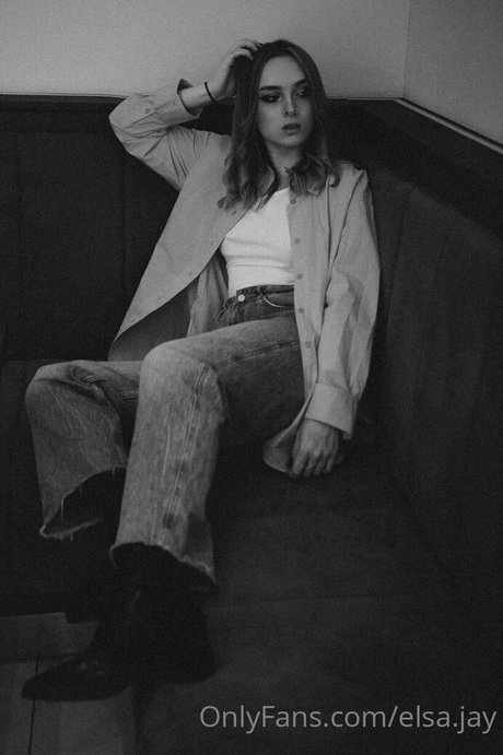 Elsa Jay beautiful star photos
