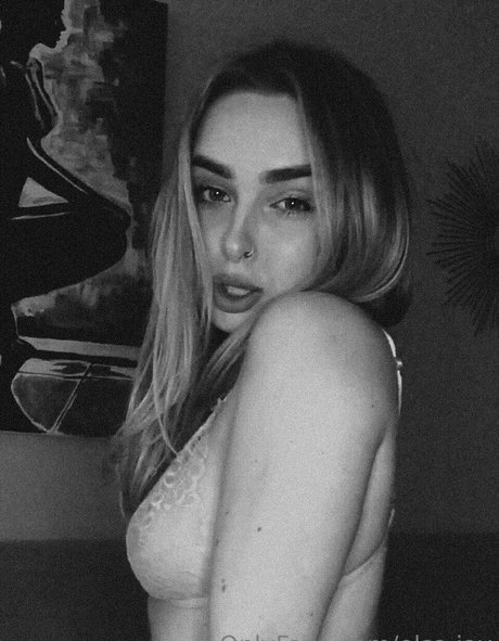 Elsa Jay model pornographic pics