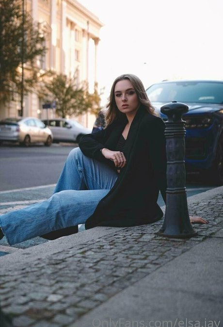 Elsa Jay model xxx photo