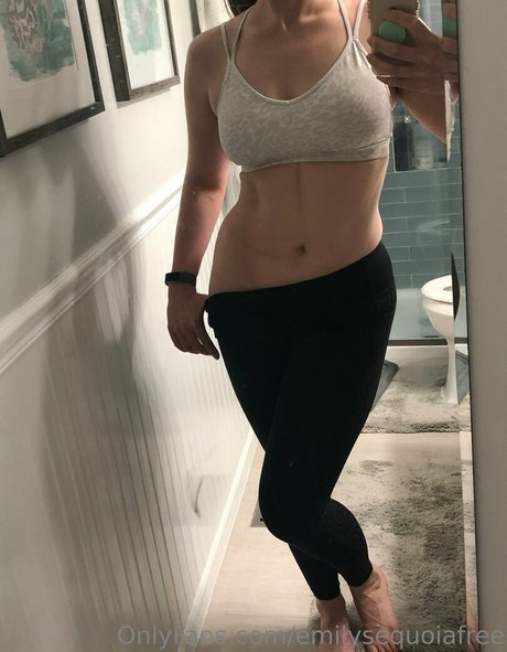 emilysequoiafree hot actress gallery