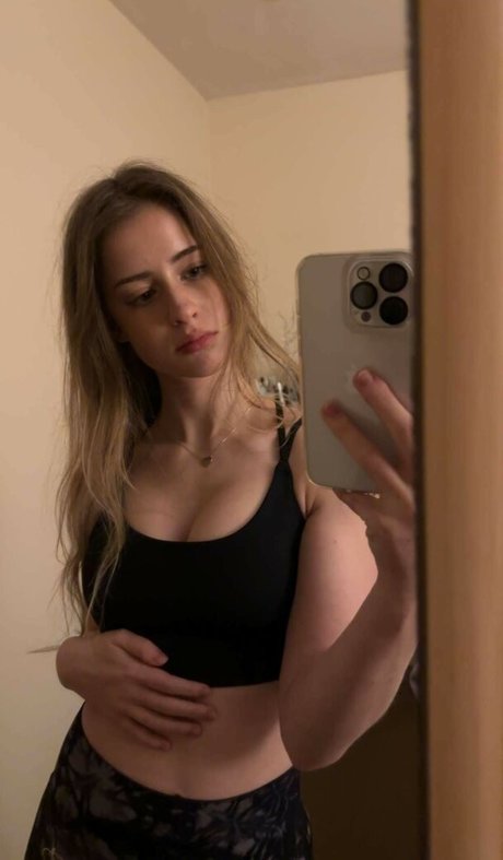 Mira Szalma star nude img