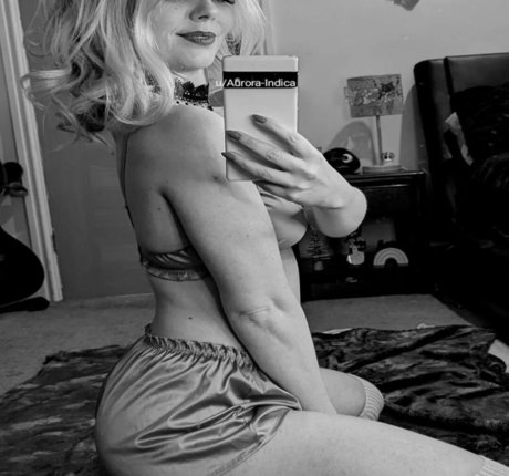 Aurora Indica naked model image