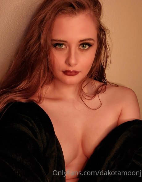 dakotamoonj adult actress pic