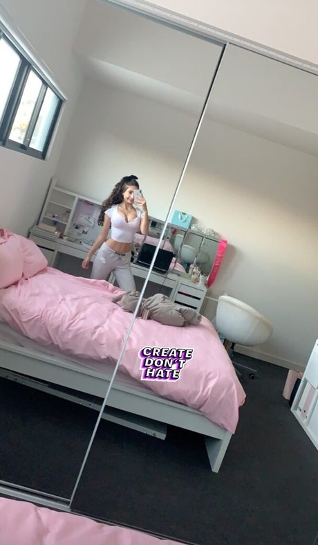 Mayroon Kawash exclusive model pictures