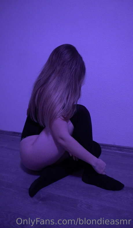 blondieasmr art star photo