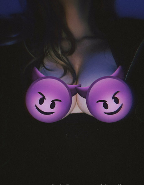 blondieasmr model top image