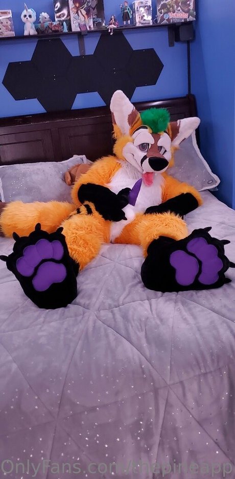 thepineapplefox erotic model photo