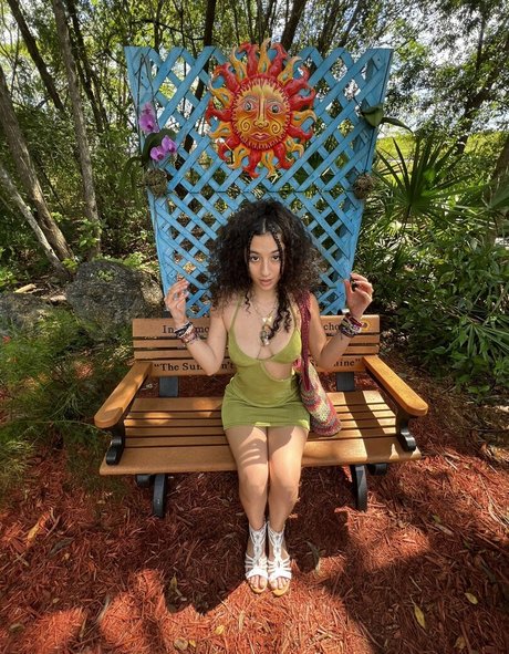 GroovyMya model art gallery