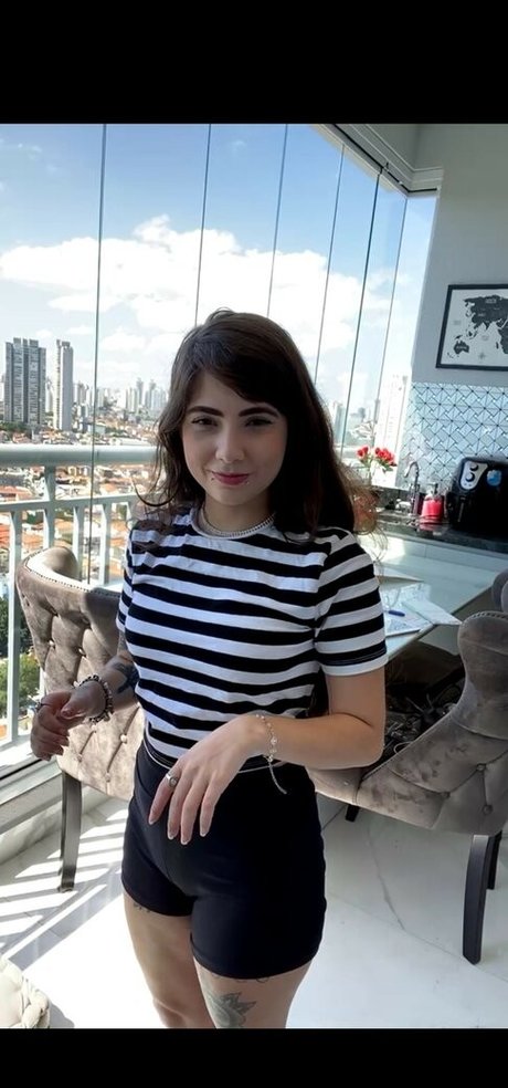 Nicole Diretora nude model photo