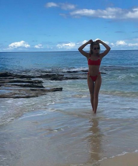 Ella Purnell nudes actress archive