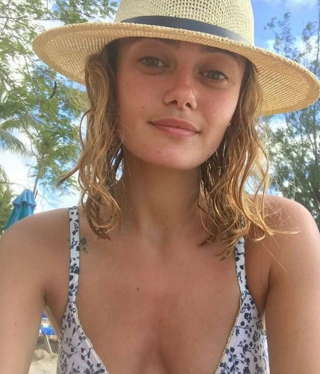 Ella Purnell star hot archive