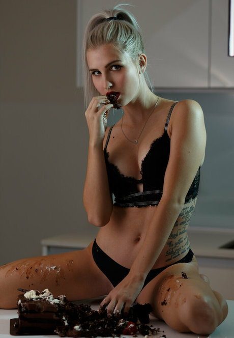 casteelsfeels naked actress pics