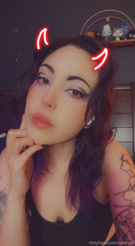 rueeruee model nude galleries