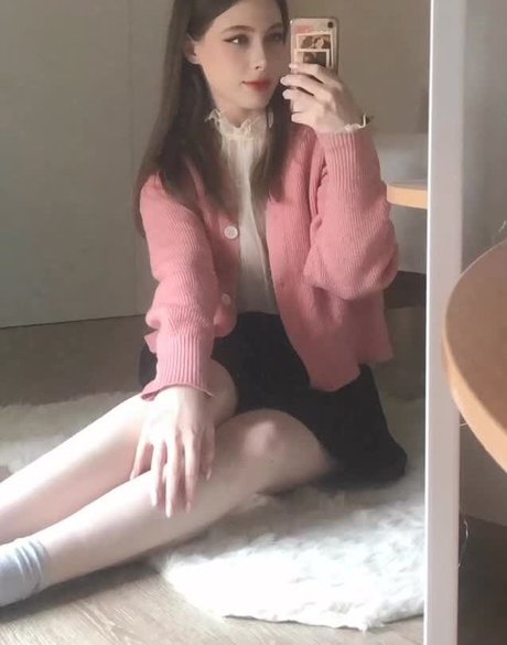 Pommys World pretty pornstar pic