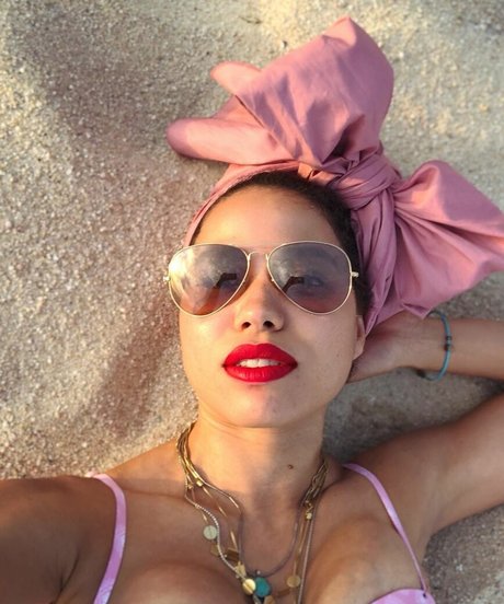 Jurnee Smollett model beautiful img