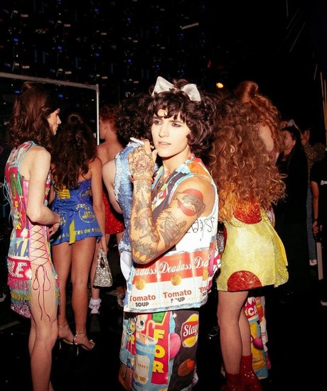 Vas Hal nudes model pic