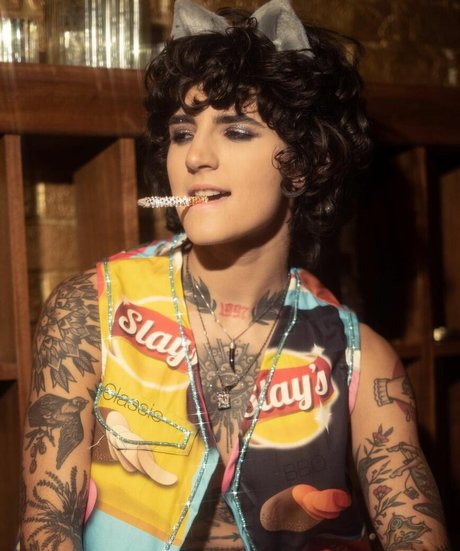 Vas Hal star adult pics