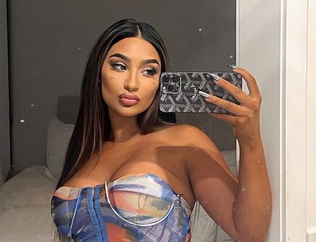 simmykk sex model image