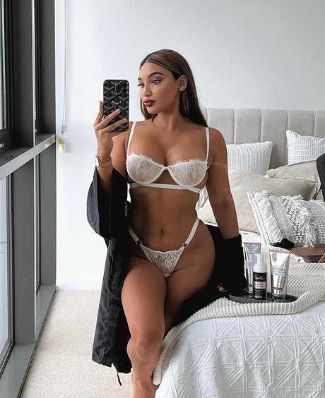 simmykk top model pic