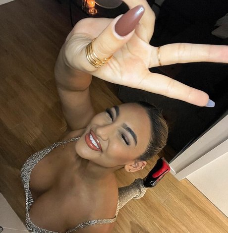 simmykk porn model image