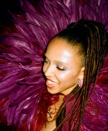FKA Twigs sex star image
